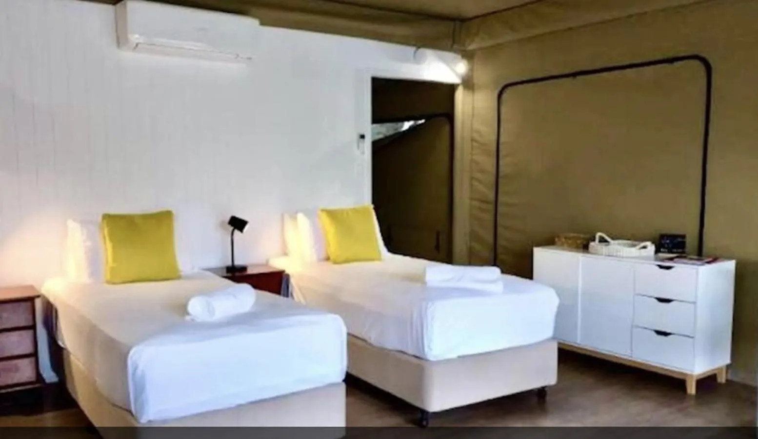 Magnetic Glamping Hotel Nelly Bay Luxury tent